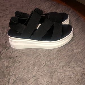 Women platform shoes size 6 NWT